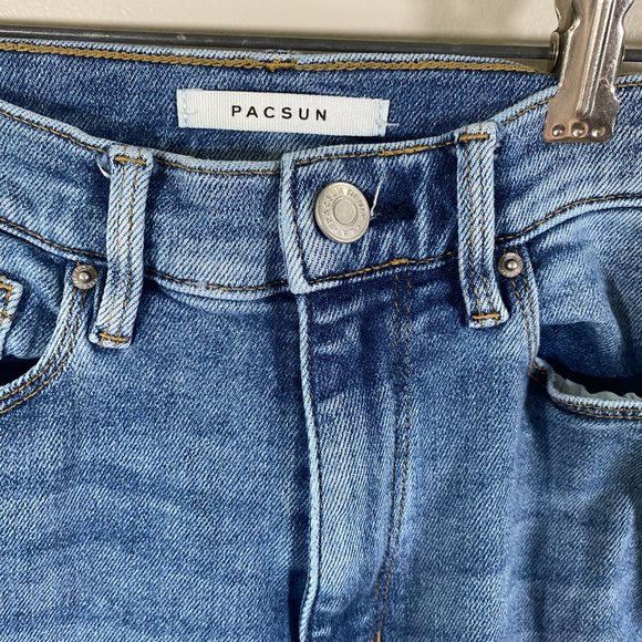 PacSun Super High-Rise Jegging in Light Wash - Picture 2 of 5